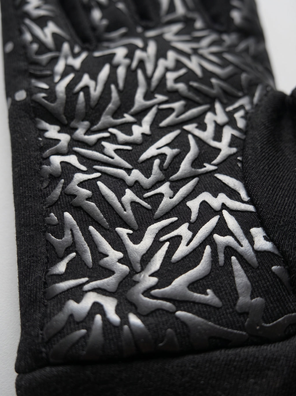 GLOVE GRIP LOGO 437