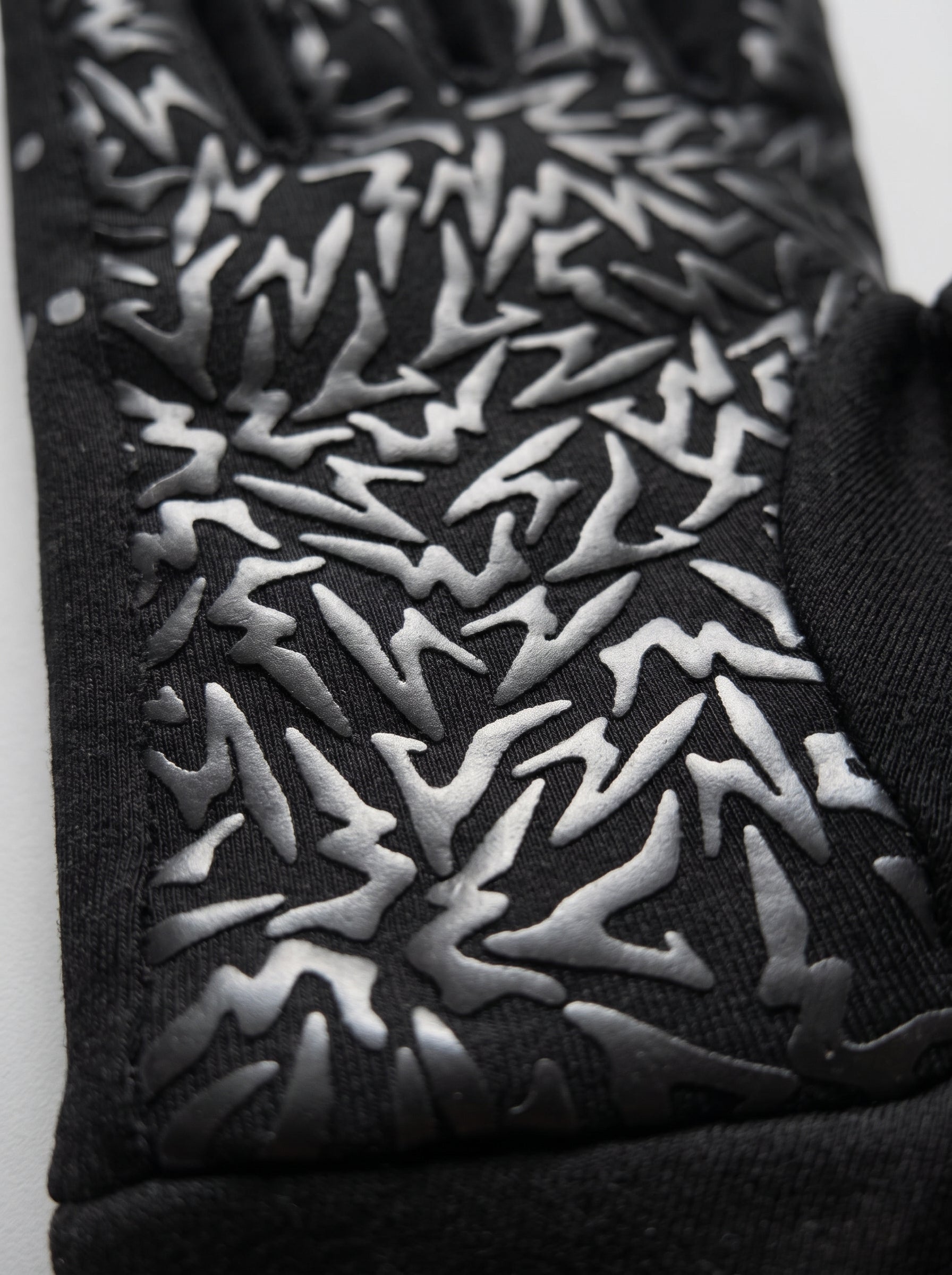 GLOVE GRIP LOGO 437