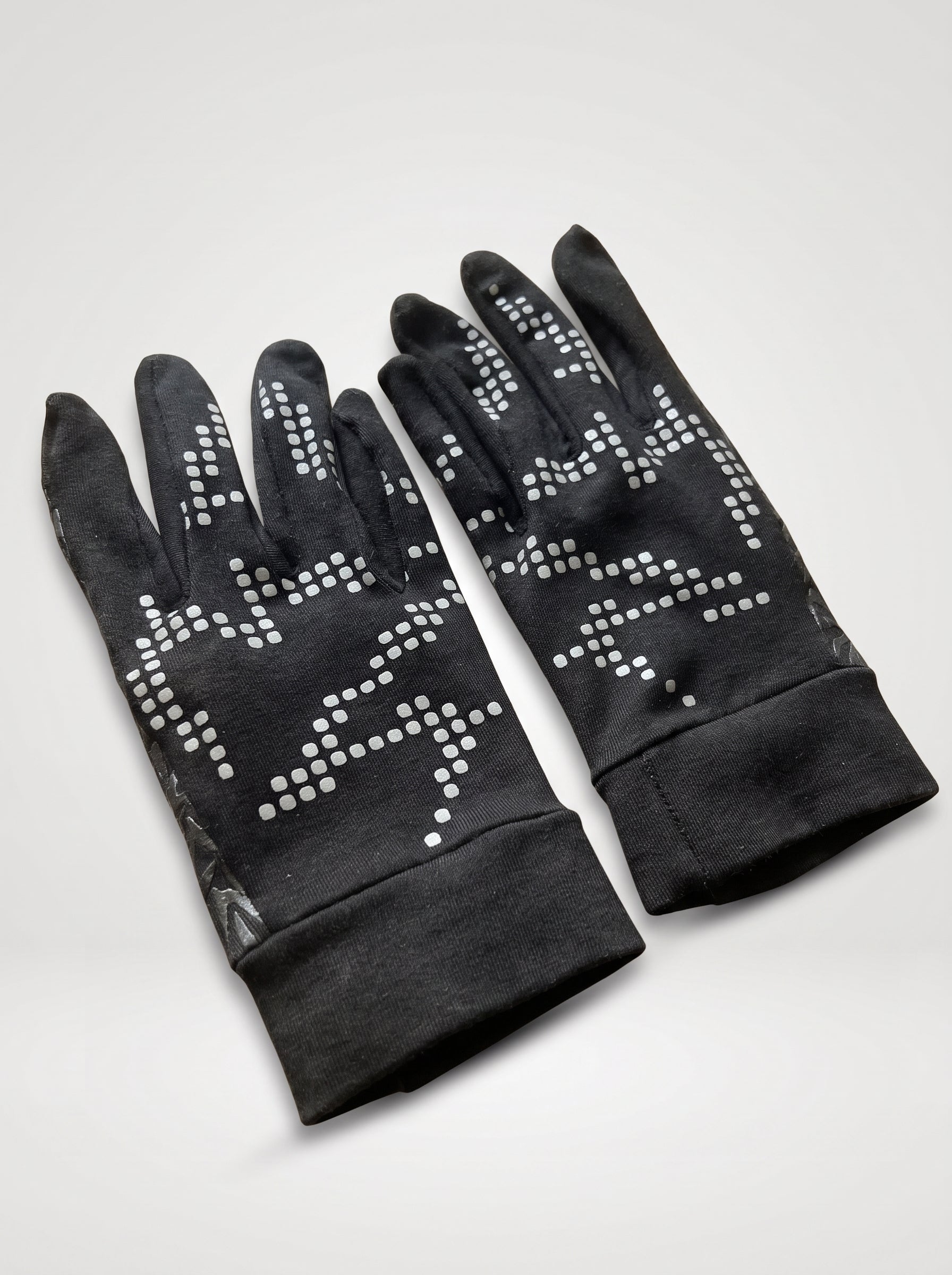 GLOVE GRIP LOGO 437